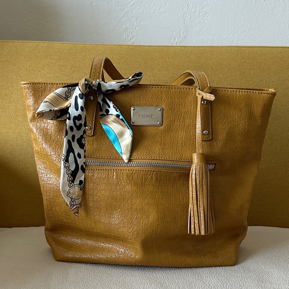 Nine West Women’s Tote Bag with Twilly